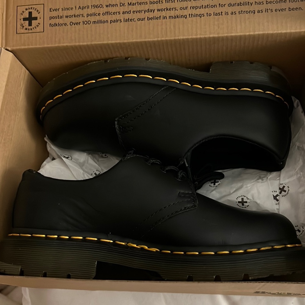 Dr. Martens non skid low tops
